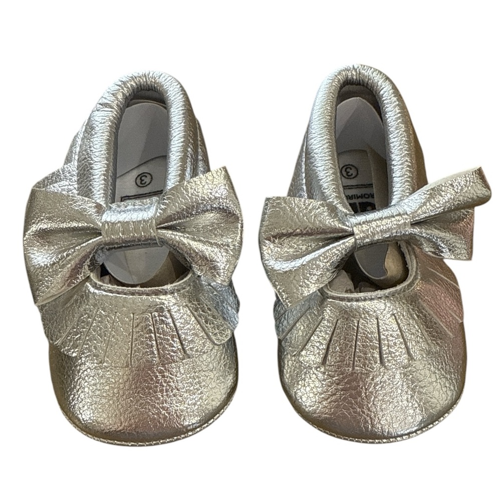 Romirus Silver Moccasins Baby Shoes with Bow Size 3 Never Worn